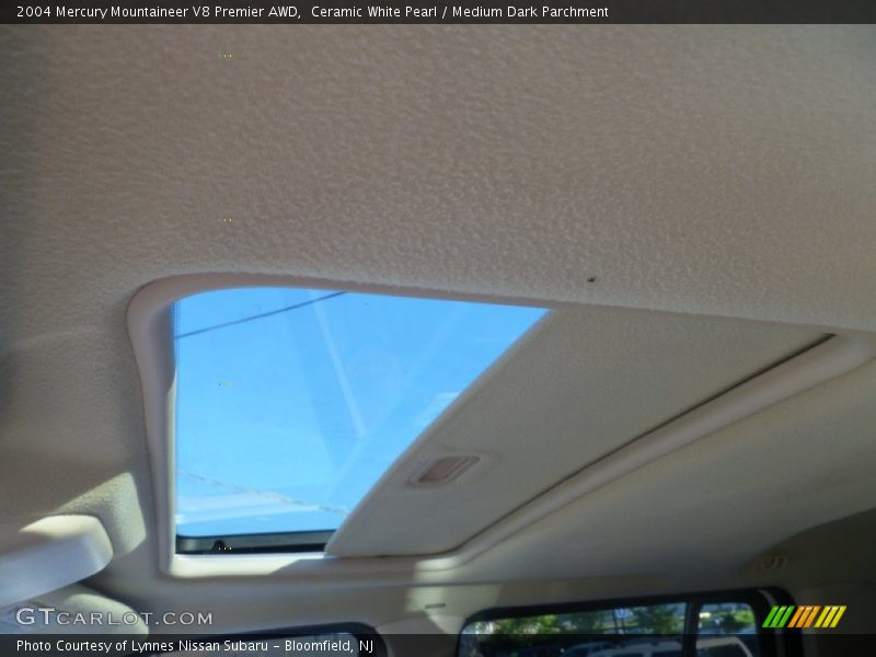 Ceramic White Pearl / Medium Dark Parchment 2004 Mercury Mountaineer V8 Premier AWD