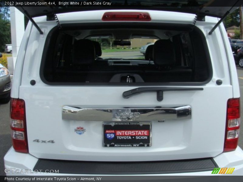 Bright White / Dark Slate Gray 2012 Jeep Liberty Sport 4x4