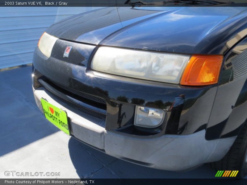 Black / Gray 2003 Saturn VUE V6