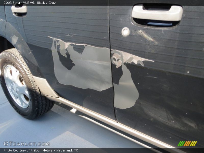 Black / Gray 2003 Saturn VUE V6