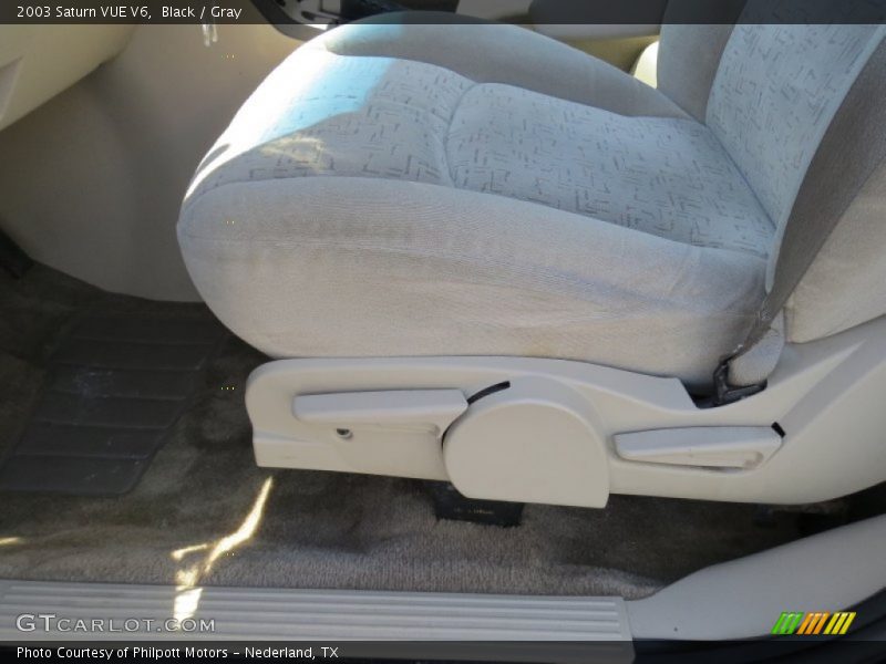 Black / Gray 2003 Saturn VUE V6