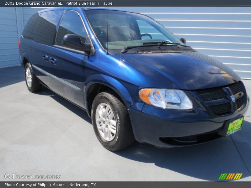 Patriot Blue Pearl / Taupe 2002 Dodge Grand Caravan eL