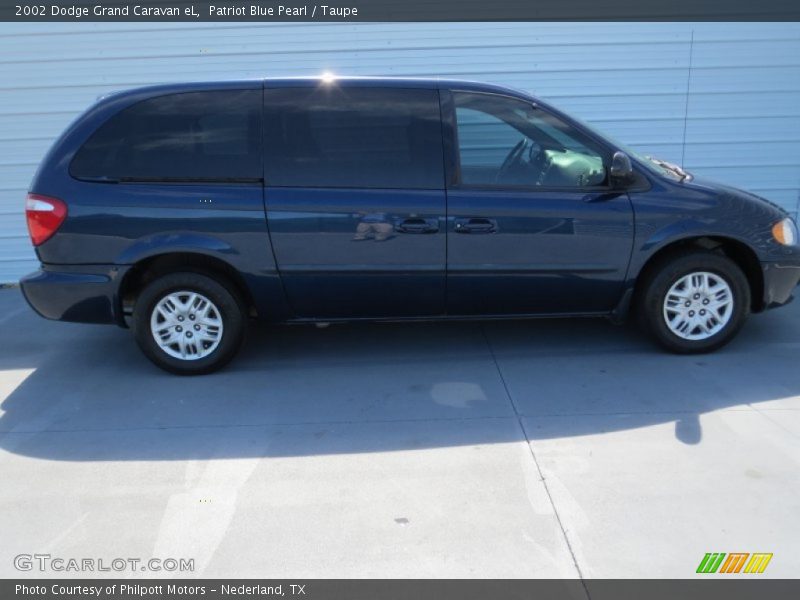 Patriot Blue Pearl / Taupe 2002 Dodge Grand Caravan eL
