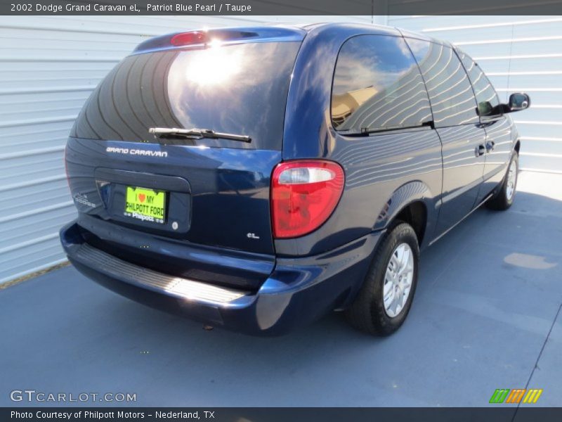 Patriot Blue Pearl / Taupe 2002 Dodge Grand Caravan eL