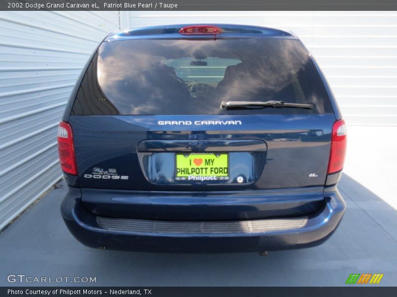 Patriot Blue Pearl / Taupe 2002 Dodge Grand Caravan eL