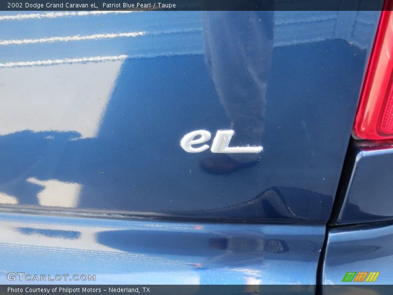 Patriot Blue Pearl / Taupe 2002 Dodge Grand Caravan eL