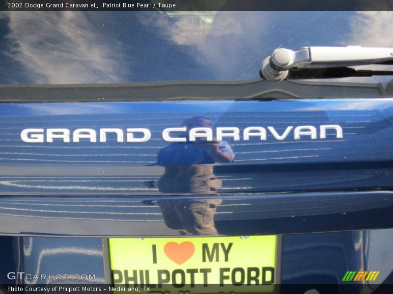 Patriot Blue Pearl / Taupe 2002 Dodge Grand Caravan eL