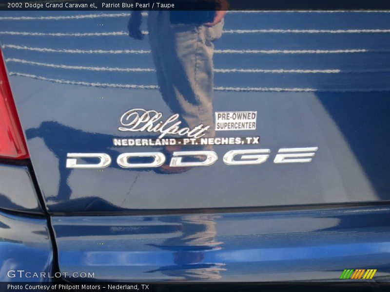 Patriot Blue Pearl / Taupe 2002 Dodge Grand Caravan eL