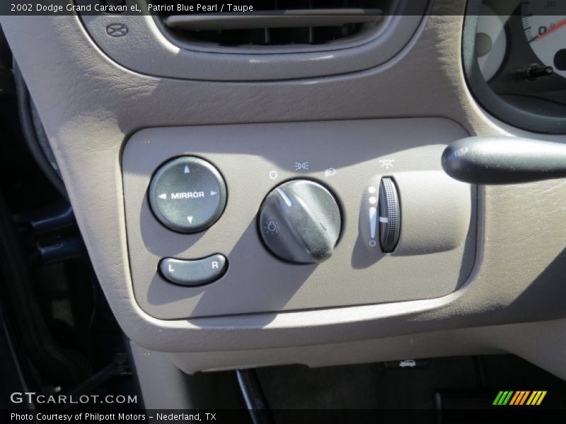 Patriot Blue Pearl / Taupe 2002 Dodge Grand Caravan eL