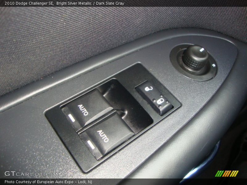 Bright Silver Metallic / Dark Slate Gray 2010 Dodge Challenger SE