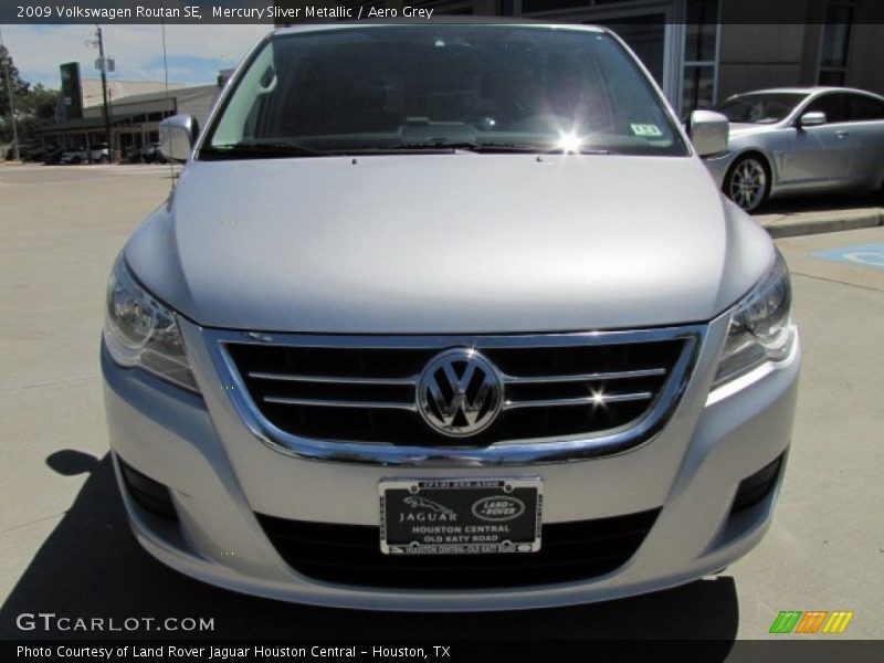 Mercury Sliver Metallic / Aero Grey 2009 Volkswagen Routan SE