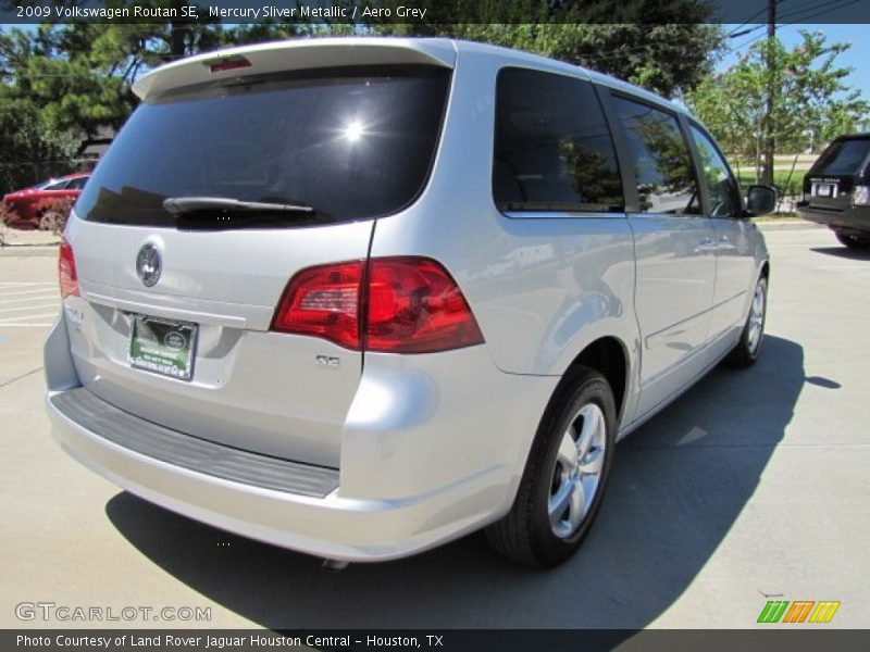 Mercury Sliver Metallic / Aero Grey 2009 Volkswagen Routan SE