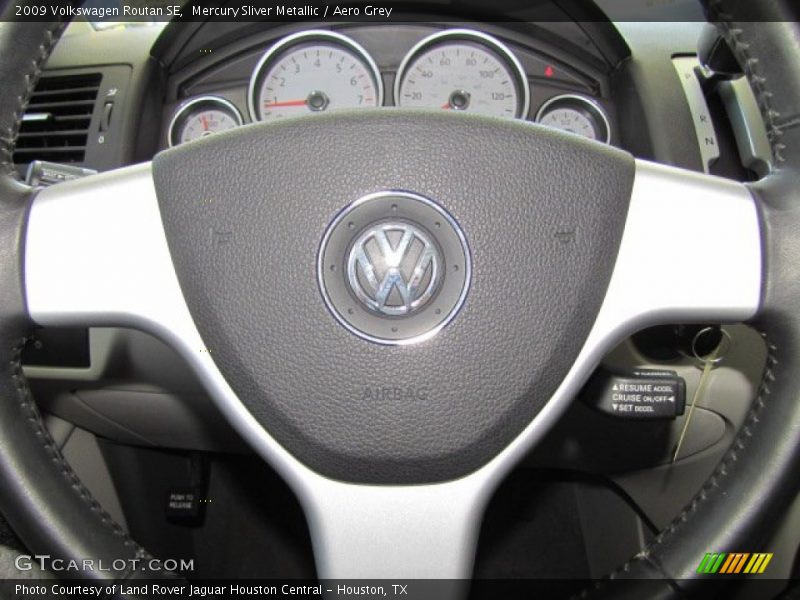 Mercury Sliver Metallic / Aero Grey 2009 Volkswagen Routan SE