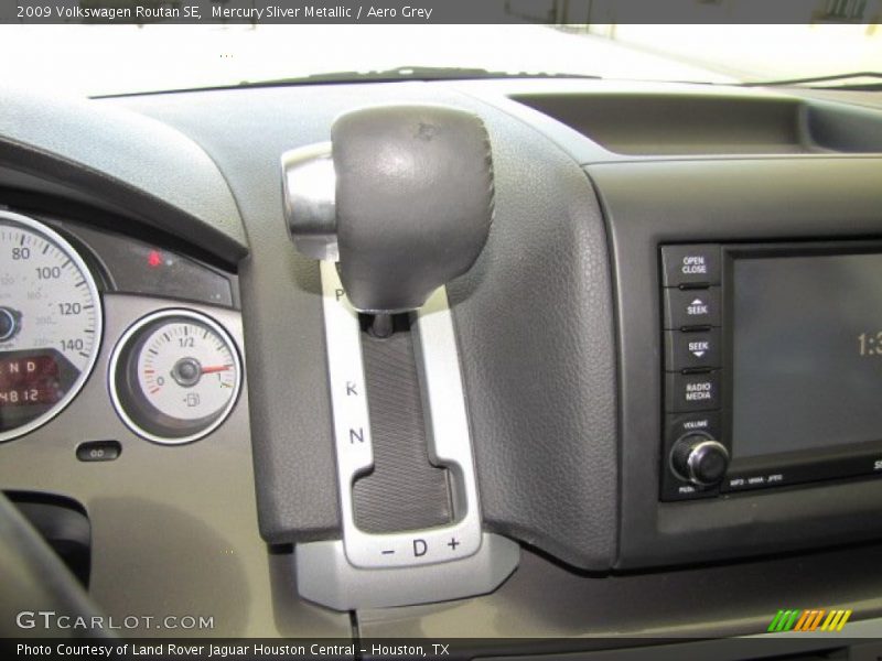 Mercury Sliver Metallic / Aero Grey 2009 Volkswagen Routan SE