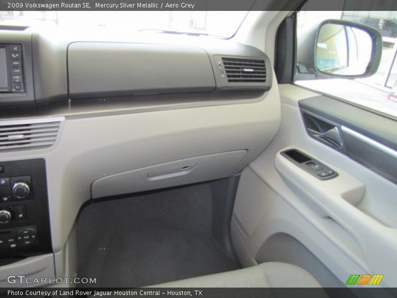 Mercury Sliver Metallic / Aero Grey 2009 Volkswagen Routan SE