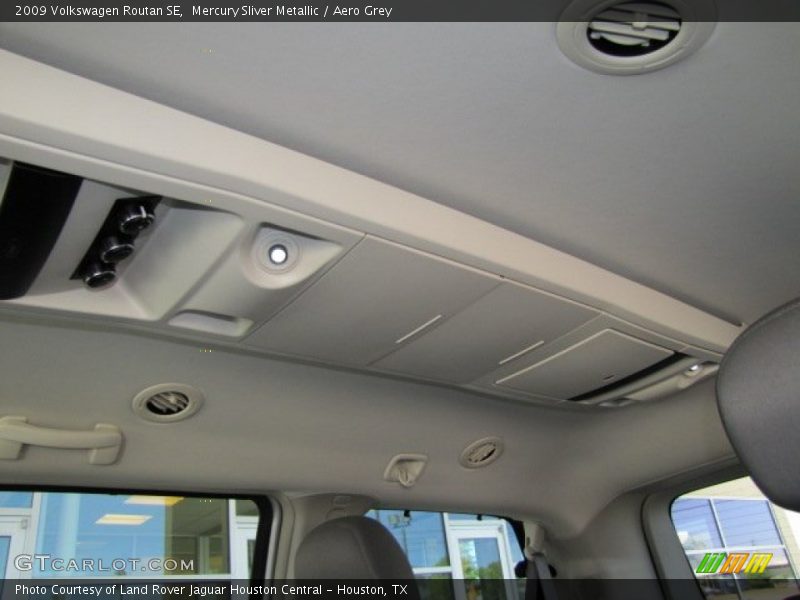 Mercury Sliver Metallic / Aero Grey 2009 Volkswagen Routan SE