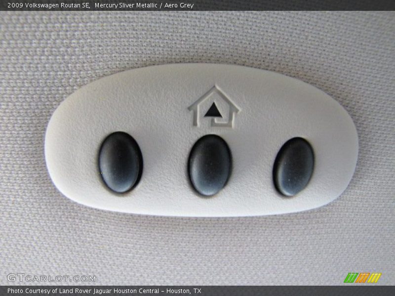 Mercury Sliver Metallic / Aero Grey 2009 Volkswagen Routan SE