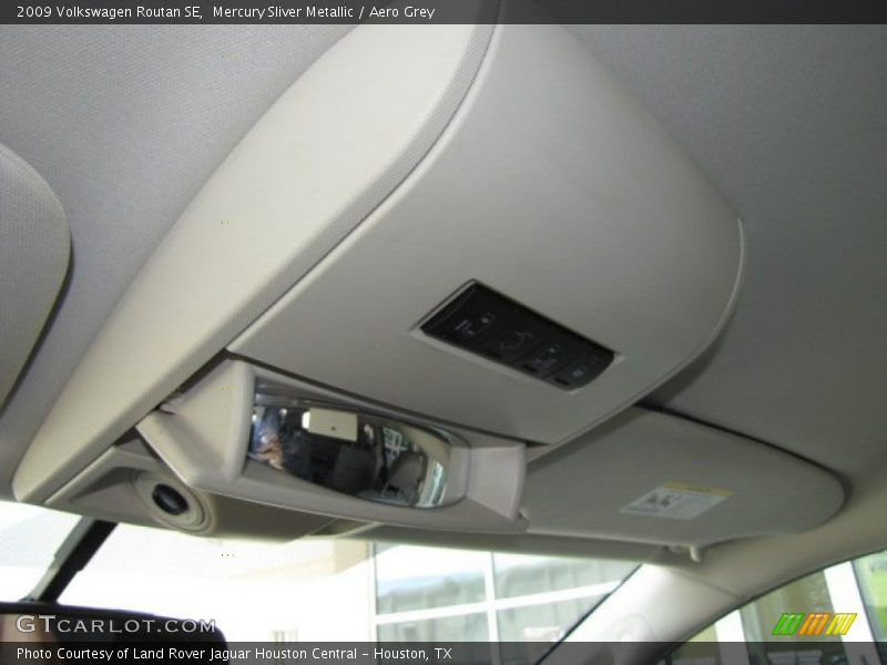 Mercury Sliver Metallic / Aero Grey 2009 Volkswagen Routan SE