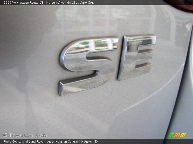Mercury Sliver Metallic / Aero Grey 2009 Volkswagen Routan SE