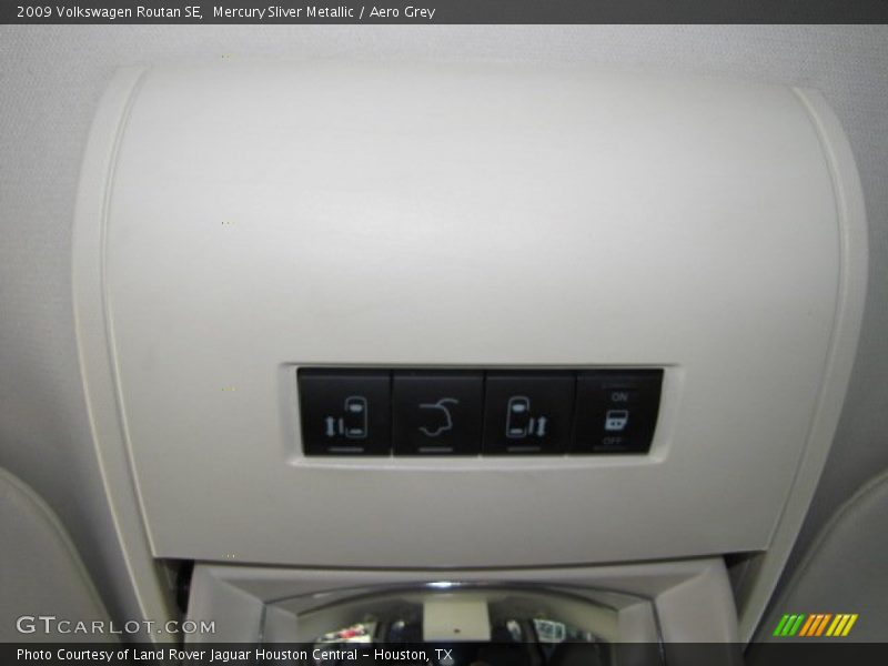 Mercury Sliver Metallic / Aero Grey 2009 Volkswagen Routan SE