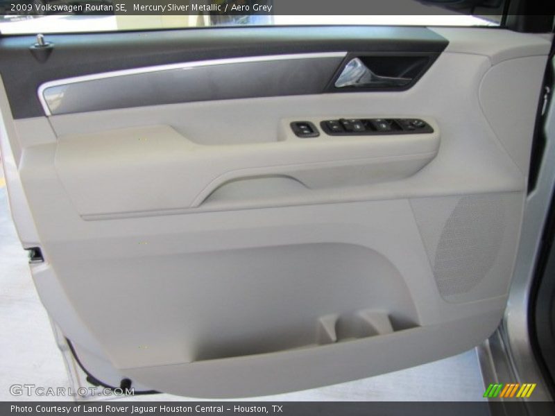 Mercury Sliver Metallic / Aero Grey 2009 Volkswagen Routan SE