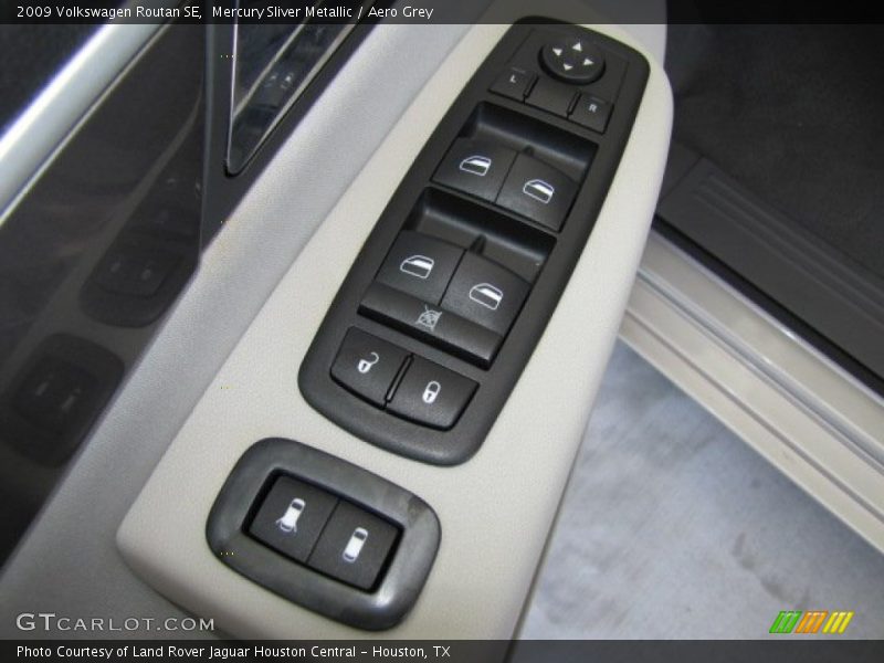Mercury Sliver Metallic / Aero Grey 2009 Volkswagen Routan SE