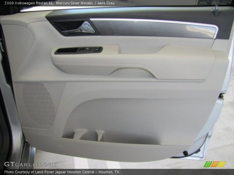 Mercury Sliver Metallic / Aero Grey 2009 Volkswagen Routan SE