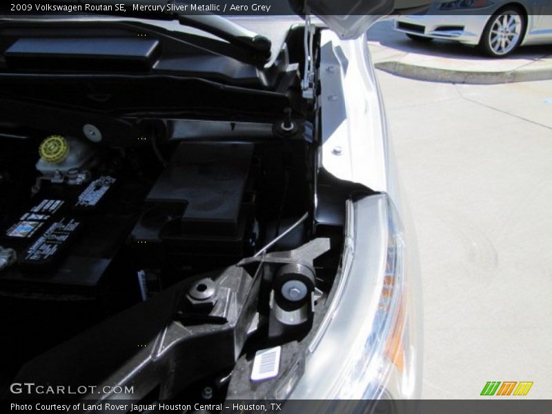 Mercury Sliver Metallic / Aero Grey 2009 Volkswagen Routan SE