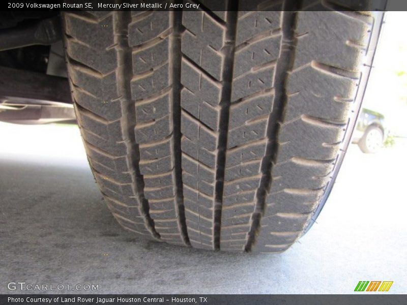 Mercury Sliver Metallic / Aero Grey 2009 Volkswagen Routan SE