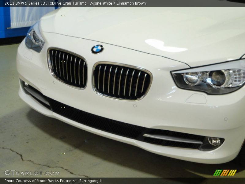 Alpine White / Cinnamon Brown 2011 BMW 5 Series 535i xDrive Gran Turismo