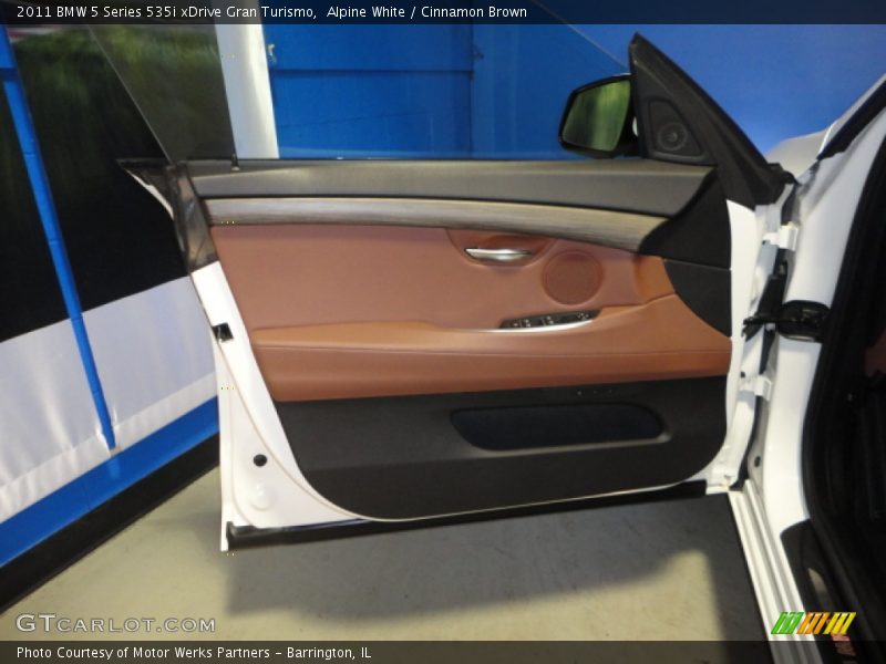 Alpine White / Cinnamon Brown 2011 BMW 5 Series 535i xDrive Gran Turismo