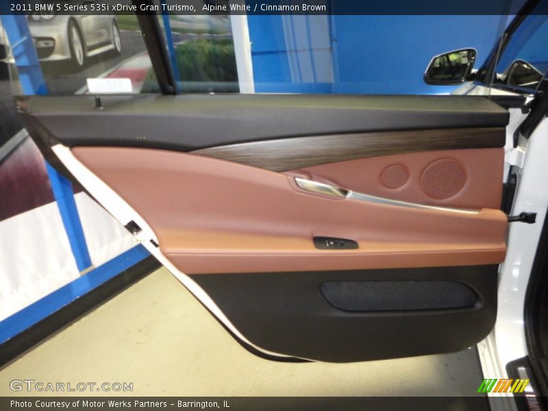 Alpine White / Cinnamon Brown 2011 BMW 5 Series 535i xDrive Gran Turismo