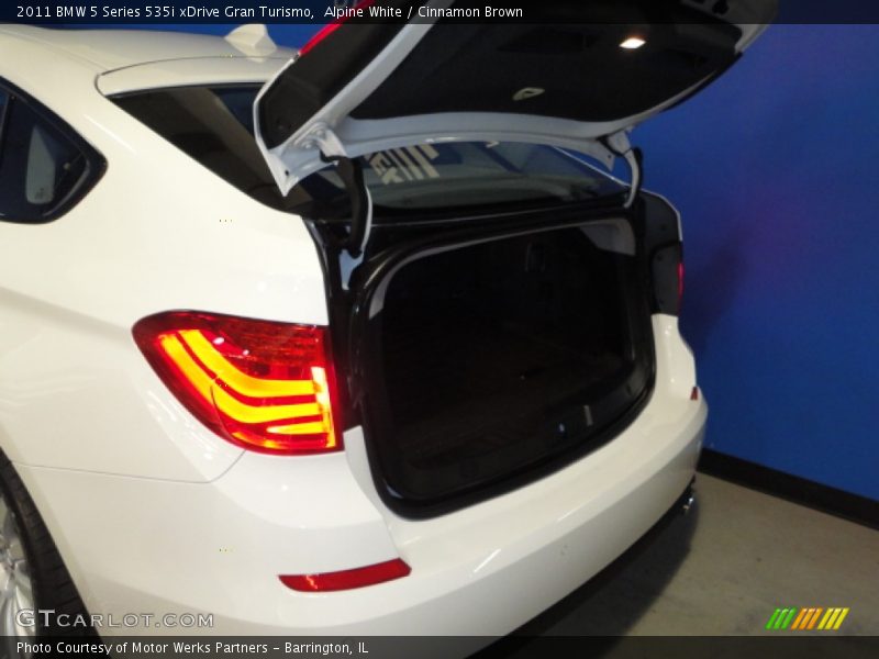 Alpine White / Cinnamon Brown 2011 BMW 5 Series 535i xDrive Gran Turismo