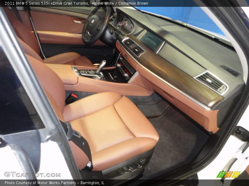 Alpine White / Cinnamon Brown 2011 BMW 5 Series 535i xDrive Gran Turismo
