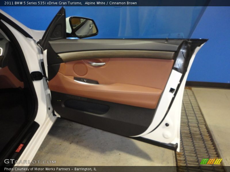 Alpine White / Cinnamon Brown 2011 BMW 5 Series 535i xDrive Gran Turismo