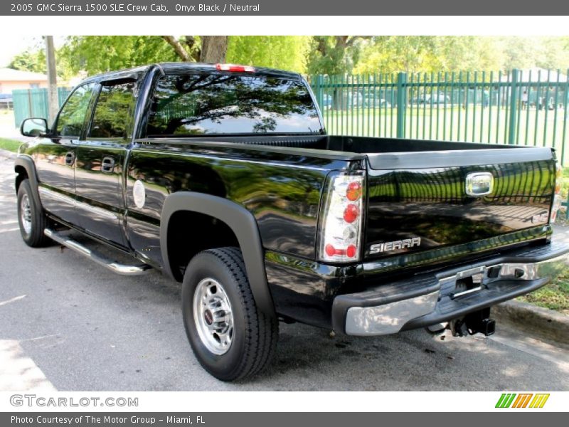Onyx Black / Neutral 2005 GMC Sierra 1500 SLE Crew Cab
