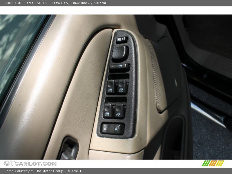 Onyx Black / Neutral 2005 GMC Sierra 1500 SLE Crew Cab