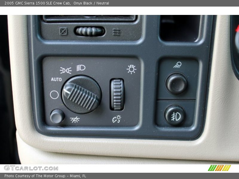 Onyx Black / Neutral 2005 GMC Sierra 1500 SLE Crew Cab