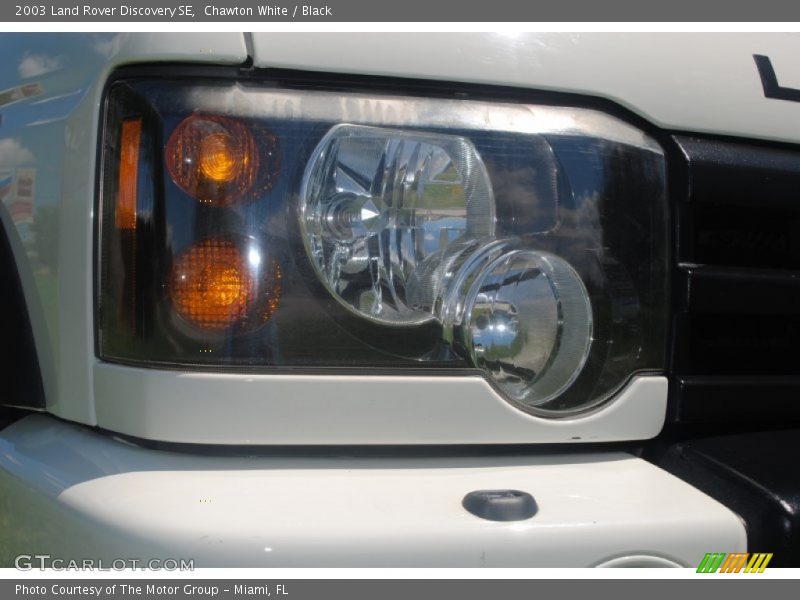 Chawton White / Black 2003 Land Rover Discovery SE