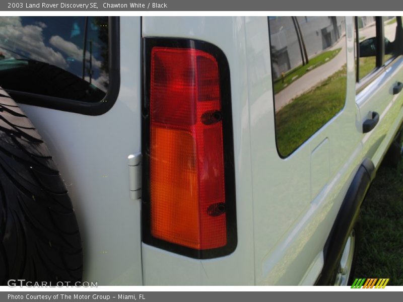 Chawton White / Black 2003 Land Rover Discovery SE