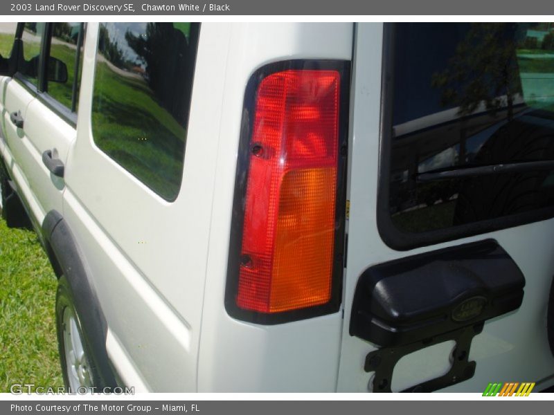 Chawton White / Black 2003 Land Rover Discovery SE