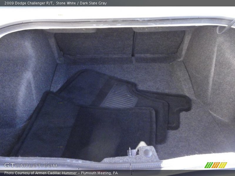 Stone White / Dark Slate Gray 2009 Dodge Challenger R/T