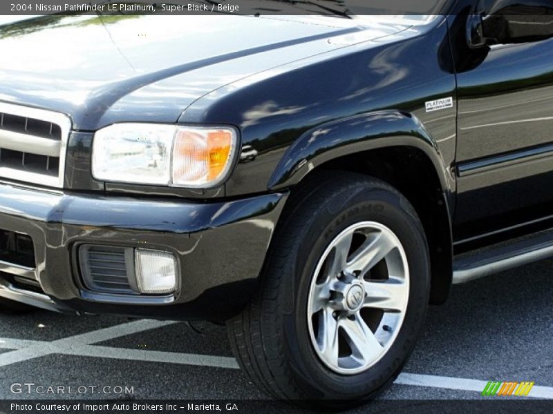 Super Black / Beige 2004 Nissan Pathfinder LE Platinum