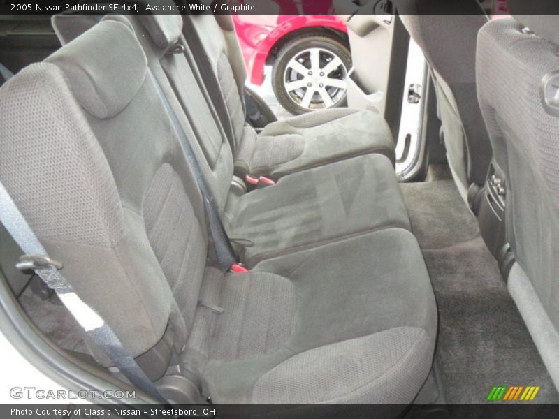 Avalanche White / Graphite 2005 Nissan Pathfinder SE 4x4