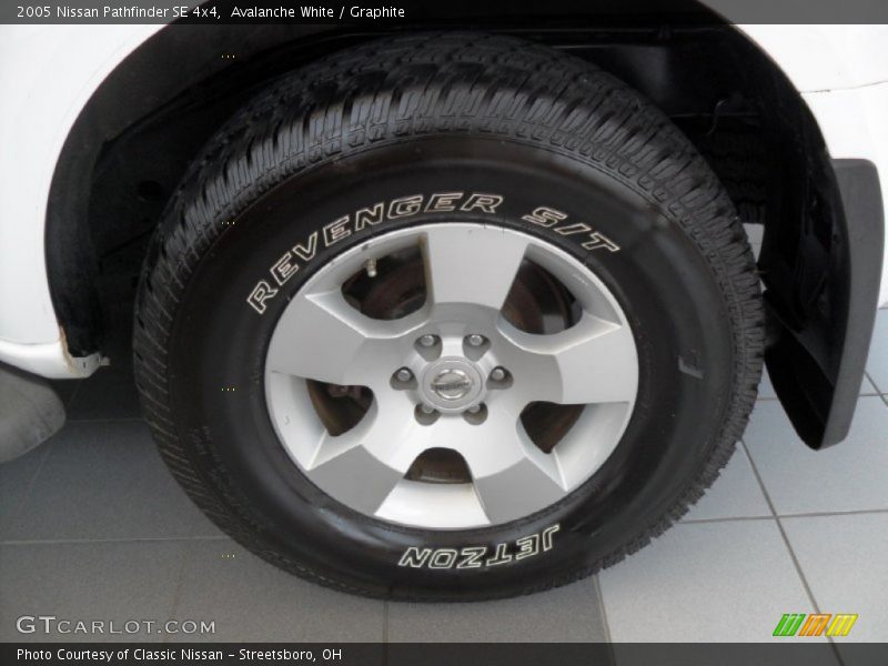 Avalanche White / Graphite 2005 Nissan Pathfinder SE 4x4