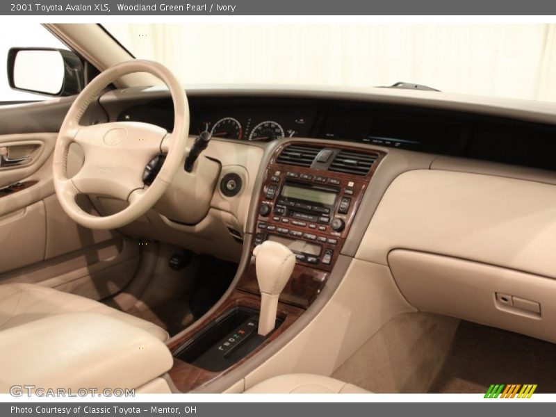 Woodland Green Pearl / Ivory 2001 Toyota Avalon XLS
