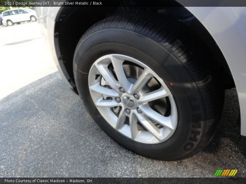 Bright Silver Metallic / Black 2013 Dodge Journey SXT