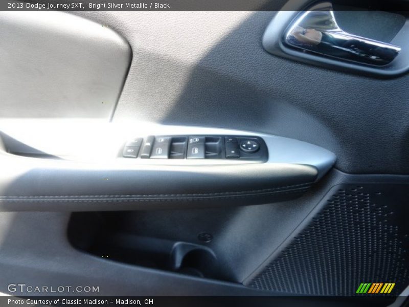 Bright Silver Metallic / Black 2013 Dodge Journey SXT
