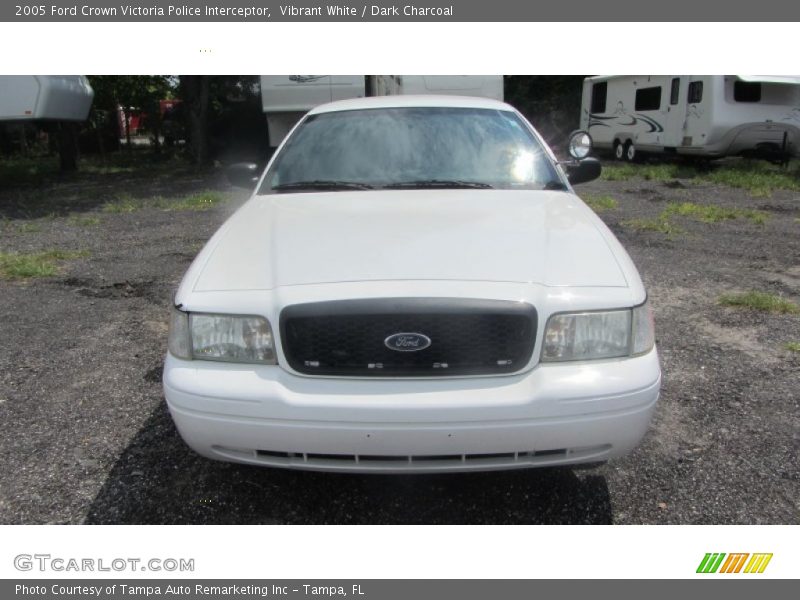 Vibrant White / Dark Charcoal 2005 Ford Crown Victoria Police Interceptor