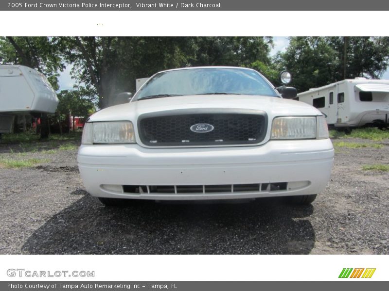 Vibrant White / Dark Charcoal 2005 Ford Crown Victoria Police Interceptor